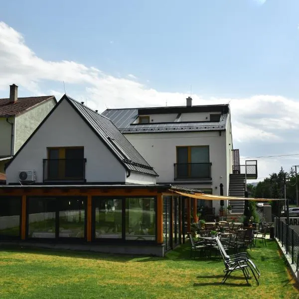 Varalja Apartments, hotel in Plavecké Podhradie