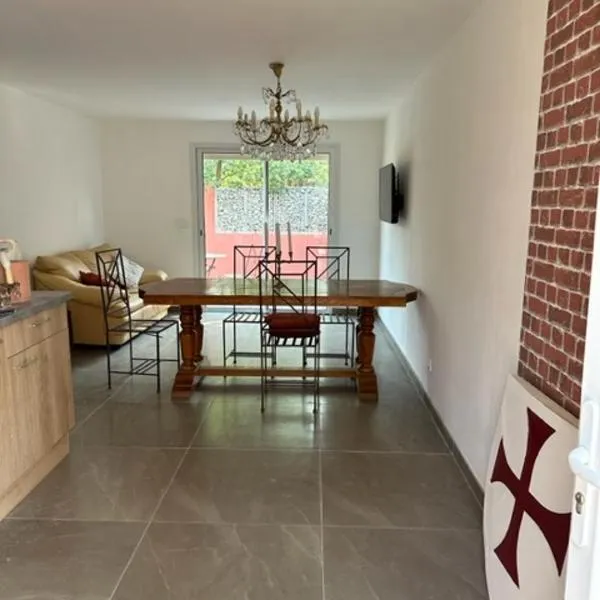 les gites du parc animalier de ginasservis, хотел в Ginasservis