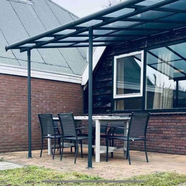 Leuke bungalow in Noord-Holland, hotel in Opmeer