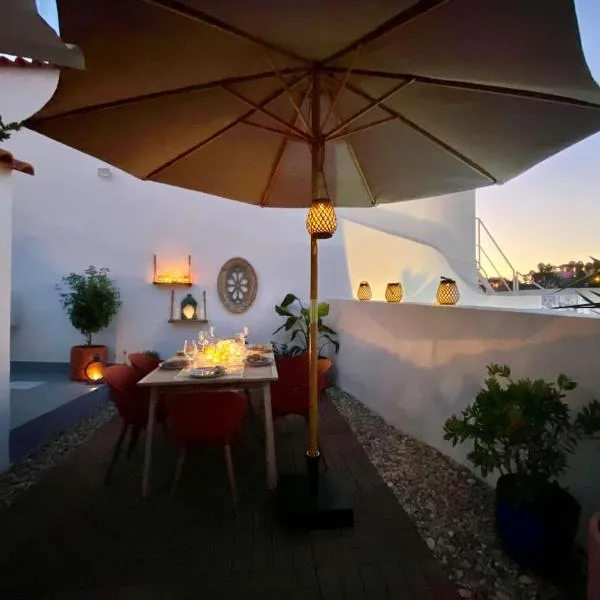 Casa Pirilampo Ferragudo, хотел в Ферагудо