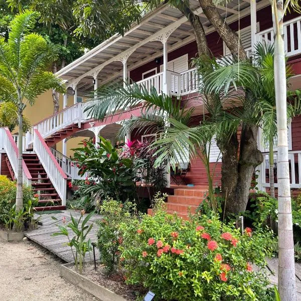Alux House, hotel in Placencia