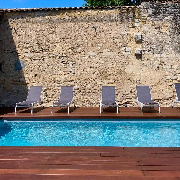 Maison et table d'hôtes Le Camélia Blanc, hotel v destinácii Saint-Ciers-sur-Gironde