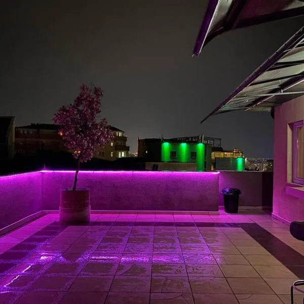 Siera's Penthouse, hotel in Prishtinë