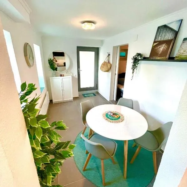 Ferienwohnung direkt am Bodensee / Untersee nahe Konstanz, hotel v destinaci Berlingen