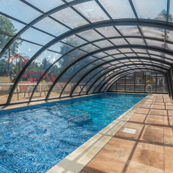 Apartamenty Sun & Snow Baltic Garden z basenem i placem zabaw, hotel v destinaci Sztutowo