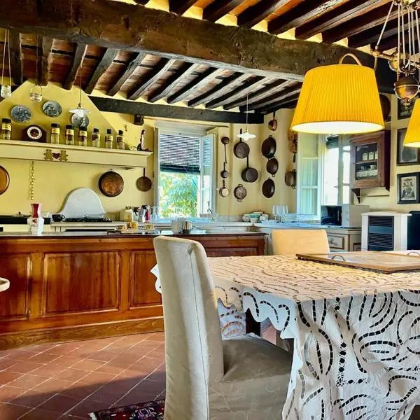 La Casa di Francesca tra le Colline di Lucca in Toscana, Hotel in Lucca