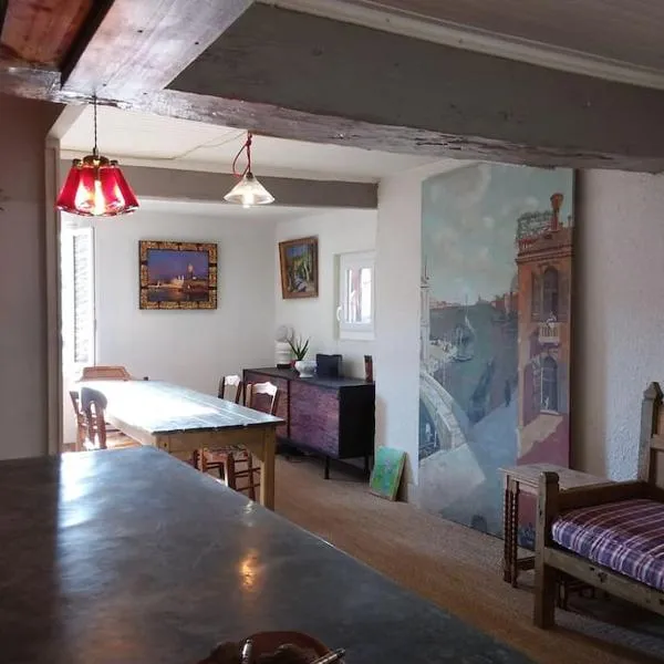 Charme centre historique 17e siècle, ξενοδοχείο σε Aramon