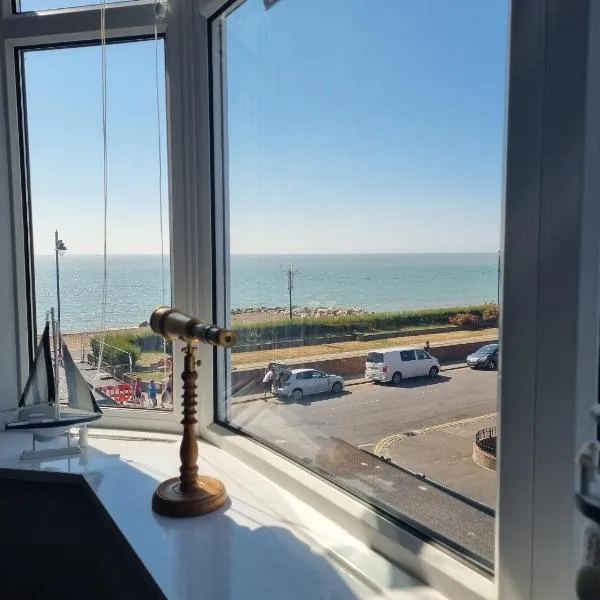 2 Bedroom Seafront Apartment, hotel in Felixstowe