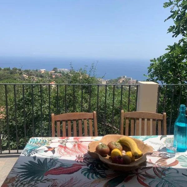 Rez de villa avec terrasse vue mer, hotel v destinaci Bastia