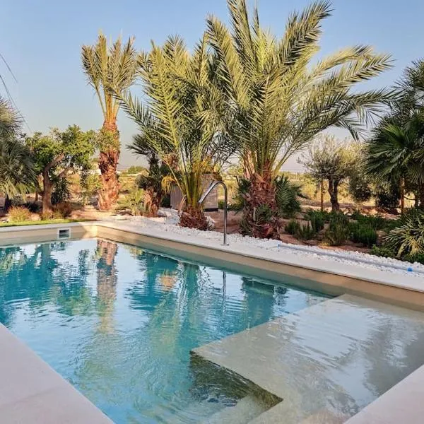Casa bonita con jardín y piscina en Elche - Alicante, hotel em Elche