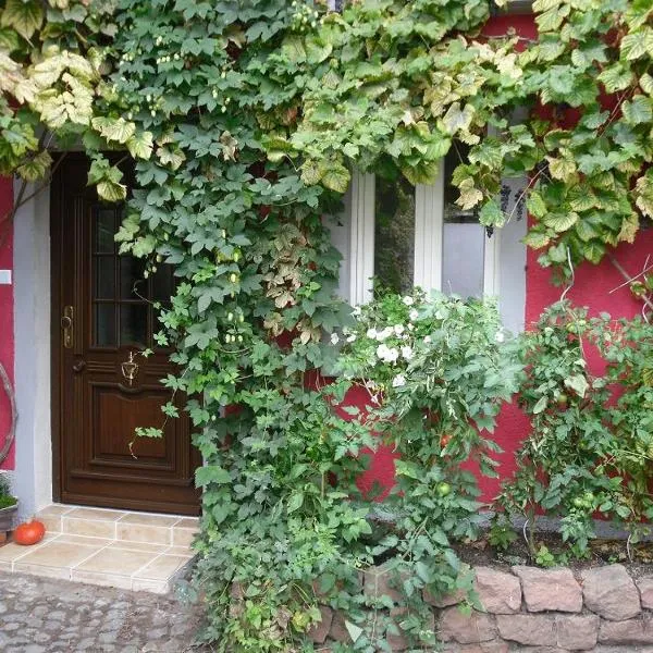 Winzeranwesen - Weingut Christian Eberley- FeWo II MINDESTAUFENTHALT 4 NÄCHTE - MINIMUM STAY 4 NIGHTS, hotel in Neustadt an der Weinstraße