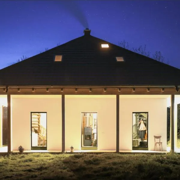 Saint Friday Cottage - Retreat, Garden and Forest, hotel v destinaci Vîlsăneşti
