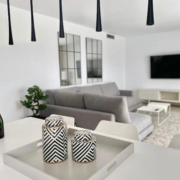 La Cala Golf - Luxury 3bed apartment - First line golf view, hotel v destinaci La Mairena