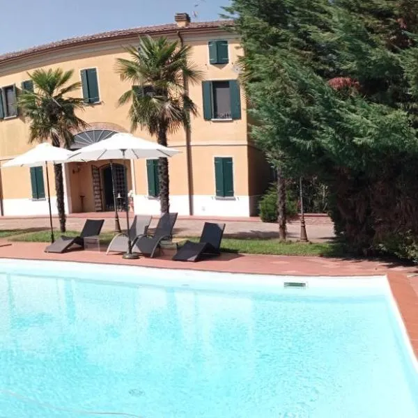 Villa delle palme B&B 5 stelle, hotel u gradu Novi di Modena