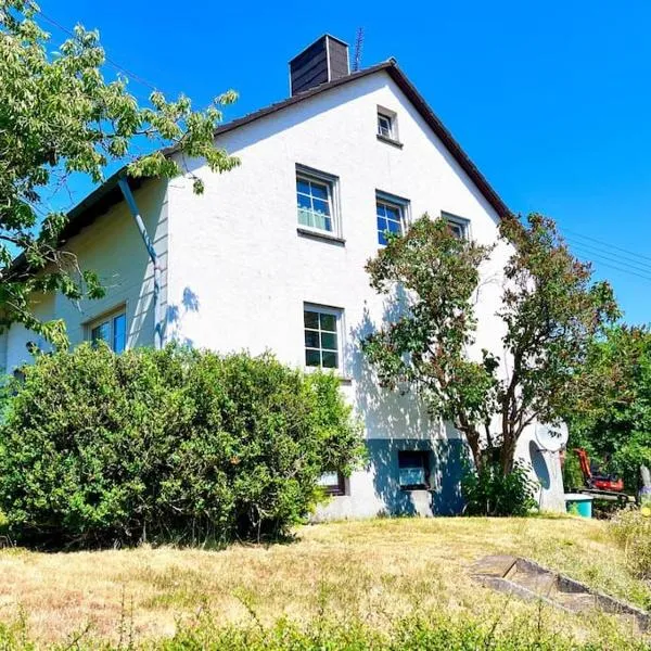 Haus Caroline, hotel v destinaci Hallschlag