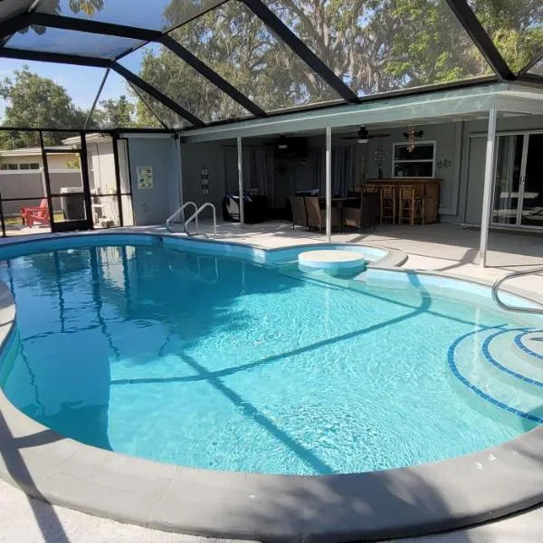 Pool Home on Gulf Gate 5min away from Siesta Key, hotel v destinaci Sarasota