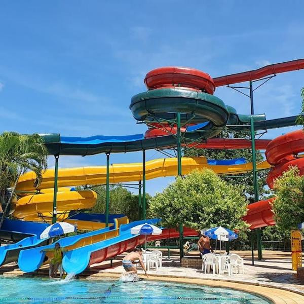SPAZZIO diRoma Com PARK Acqua e Splash INCLUSO em caldas novas - Foto 3