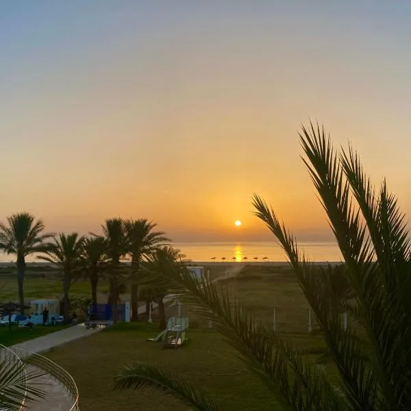 Beachfront Apartment 105, hotel em Bizerte