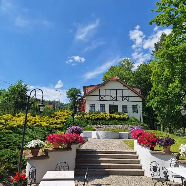 Pensjonat Petite Charlotta, hotel en Jedlina-Zdrój