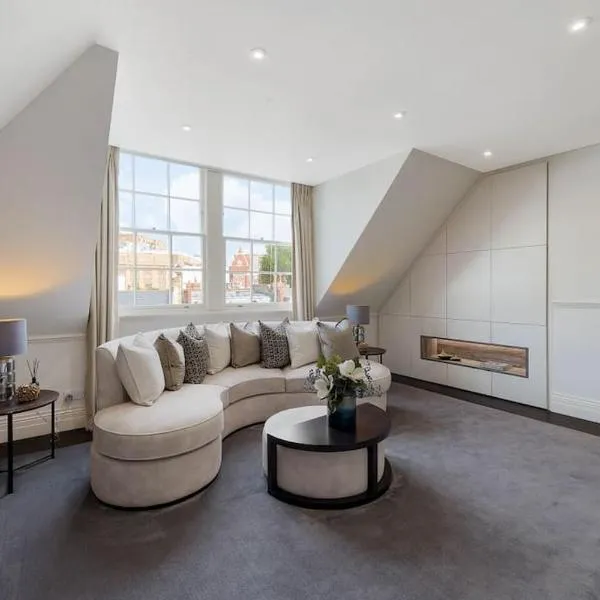 Knightsbridge Apartment | Harrods, Hyde Park & Sloane Street, Hotel in London