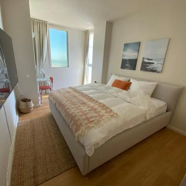 spacious real two bedrooms at the daniel hotel, hotel em Herzelia 