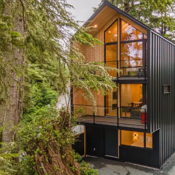 The Cabins at Terrace Beach, hotel di Ucluelet