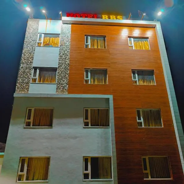 RBS Hotel & Restaurant 5 mint walking distance from Ram Janam Bhumi, hotel em Ayodhya