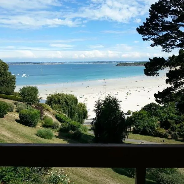 Appartement les pieds dans l'eau, hotel in Saint-Cast-le-Guildo