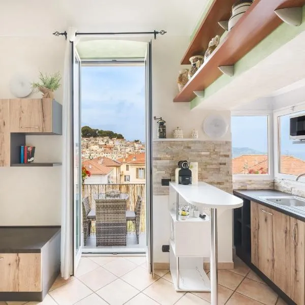 Matty's Home - Center - SEA View - FREE PARKING - Strategic area, hotel i Sanremo
