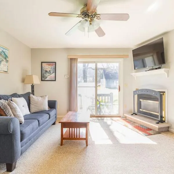 SKIING, HIKING, VILLAGE OF EVILLE MTN ESCAPE, hotel v destinaci Ellicottville