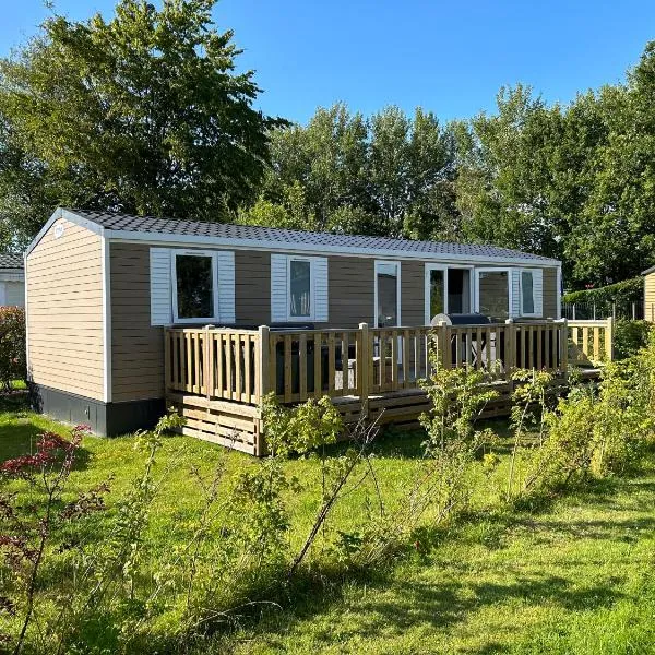 DS Chalets-Simonsgat 63-Geweldige 6 tot 7 persoons chalet met 2 badkamers-vakantiepark Lauwersoog-aan het Lauwersmeer, hotel v destinaci Lauwersoog