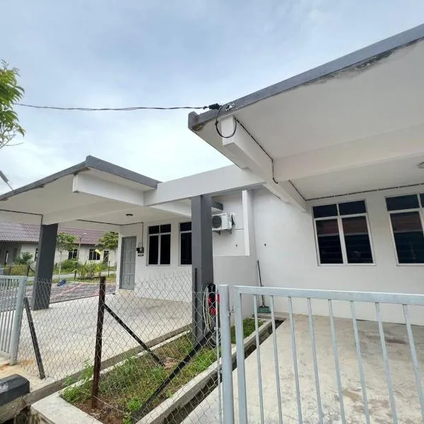 nearby Umt unisza Airport drawbridge Enzo Homestay Gong badak Kuala Terengganu, hotel en Kampong Bukit Berangan