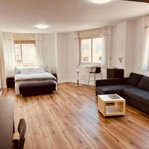 Nazarena Studio Apartment, hotel v destinaci Nazaret