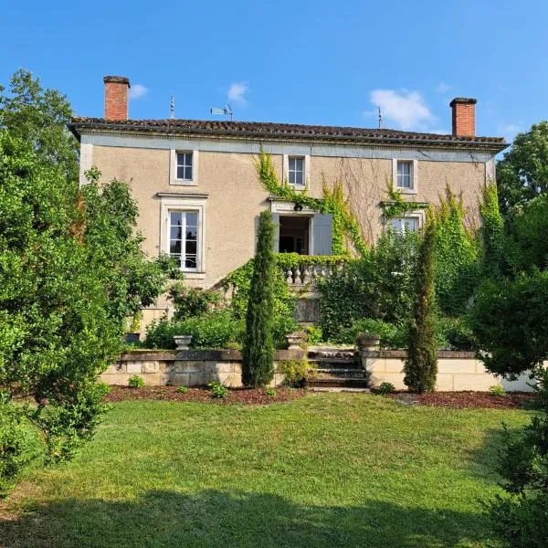 NAMASTE COTTAGE, hotel in Saint-Léon-dʼIssigeac