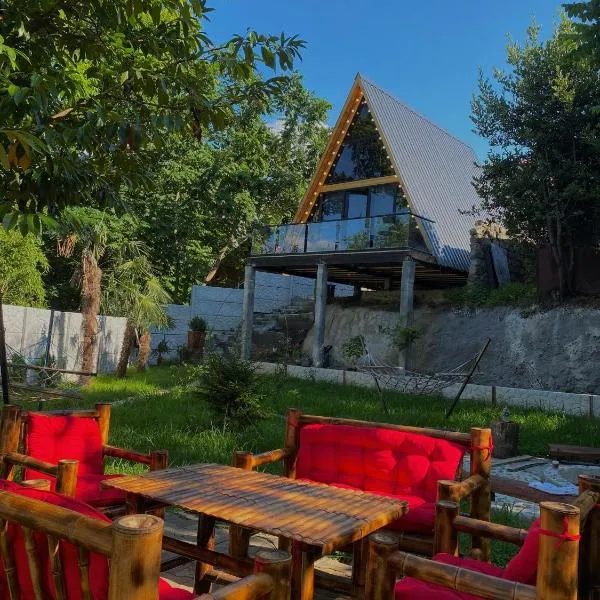Sun House, hotel v destinaci Batumi