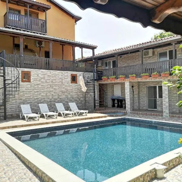 Bali Petrich, hotel Petricsben