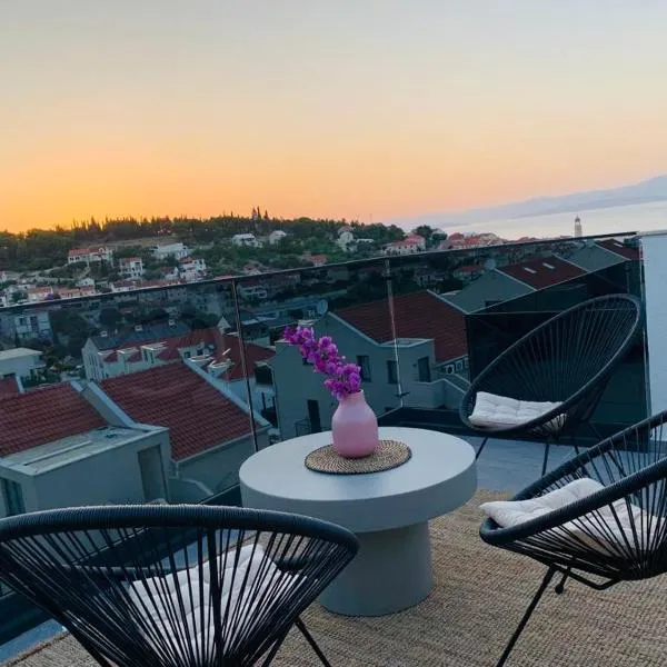 Modern Sunset Sea View Apartment with Large Terrace - Immortelle, hótel í Sutivan