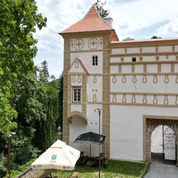 Zámek Castle Račice - Předzámčí Forecastle, hotel v destinaci Račice