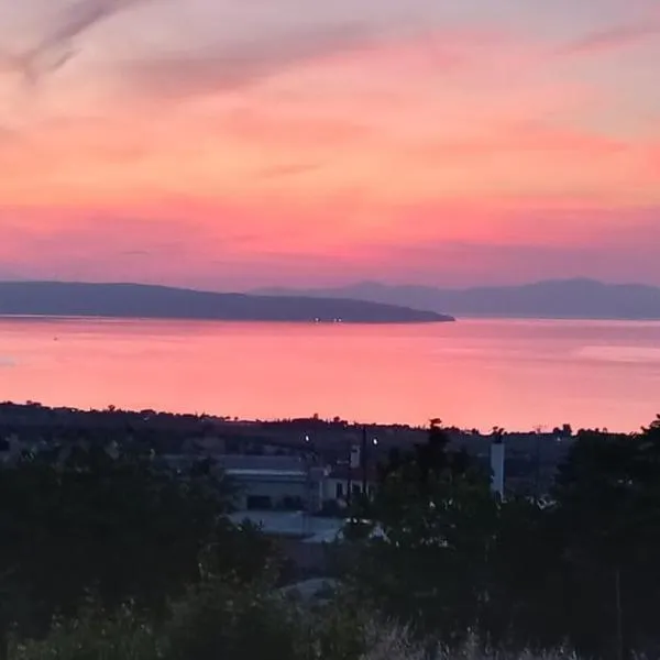 AMAZING VIEW IN ANTHIDONA, hotel v destinaci Loukísia