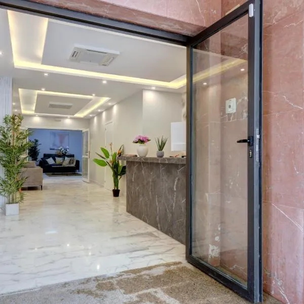 Hostal 37, hotel in Estepona