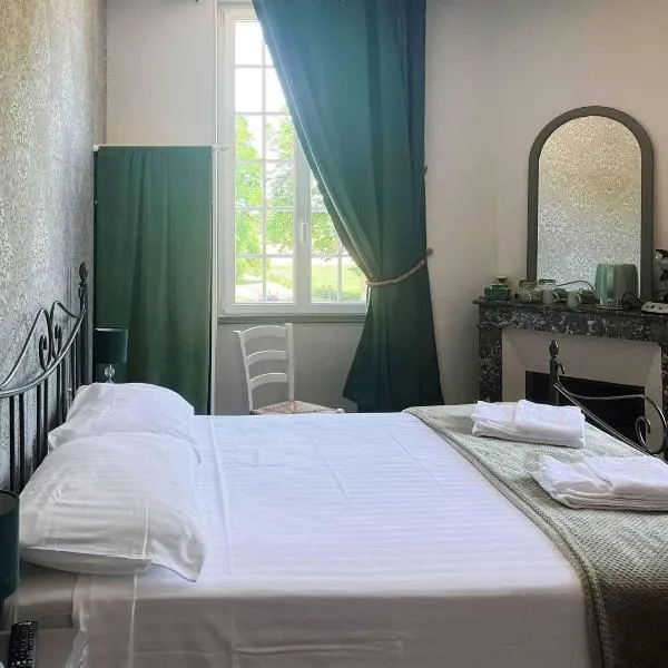 Room in Guest room - Les Chambres De Vilmorais - Verte Dutronc, hotel v destinaci Arcomps