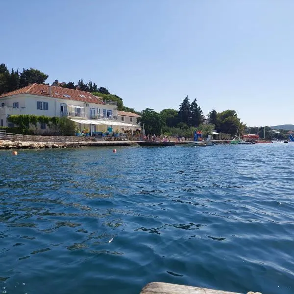 Group Holiday Accommodation Natura Croatia, Sleeps Up To 13 People, hotel in Maslenica