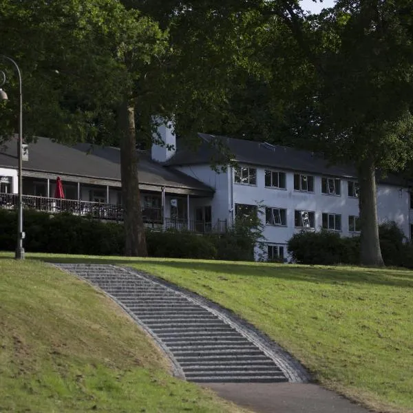 Hotel Strandparken, hotel in Brønde