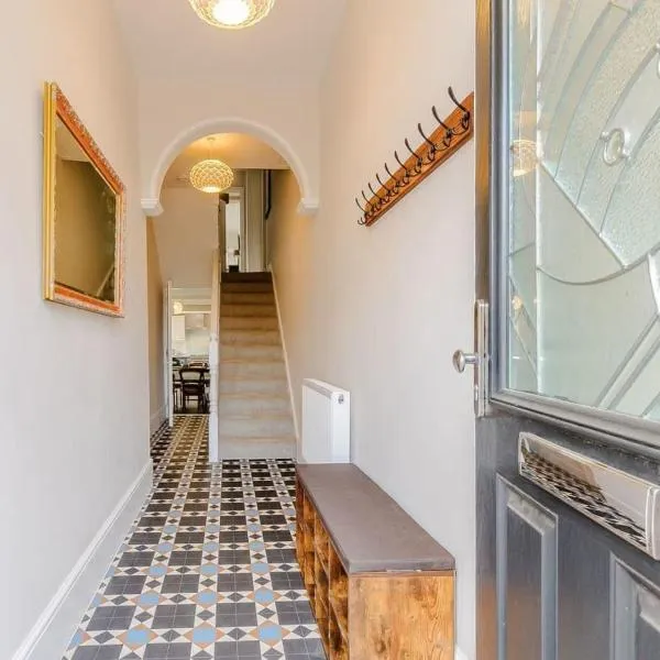Walpole FRONT House sleeps 13-15, hotel a Margate