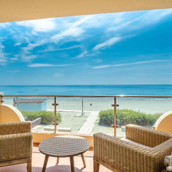 EL DIAMANTE, hotel Casaresben