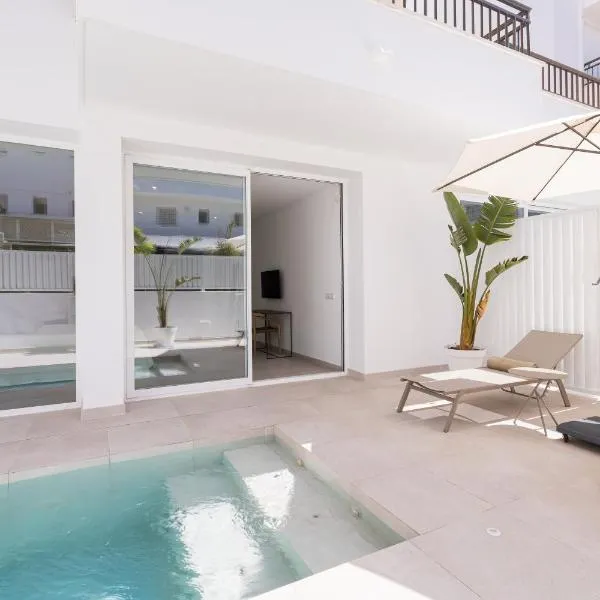 Bossa Bay Suites with Private Pool - MC Apartments Ibiza, hotel Ibizában