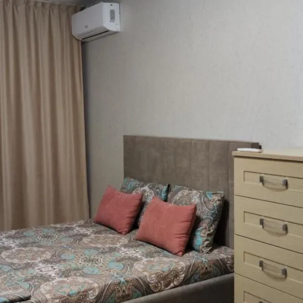 Уютная 2 ком.квартира, khách sạn ở Kostanay