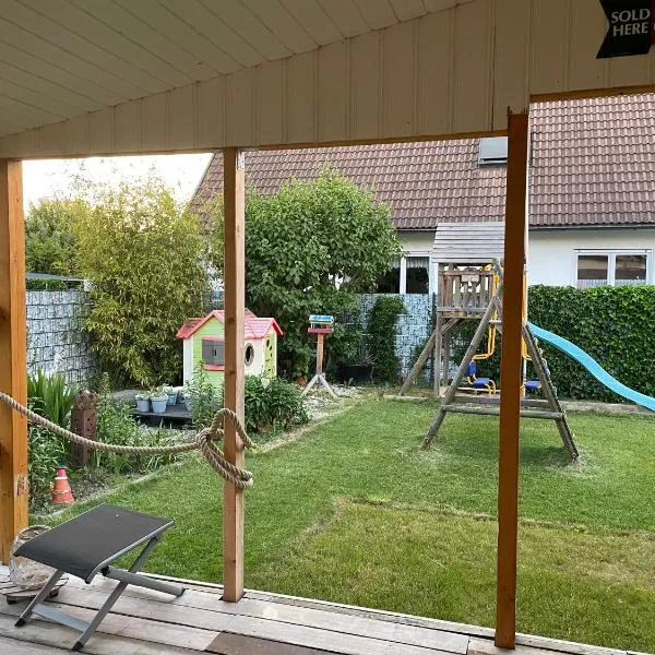 Familien Ferienhaus in Memmingen 3 Zimmer mit 2 Bädern, hotel v destinaci Memmingen