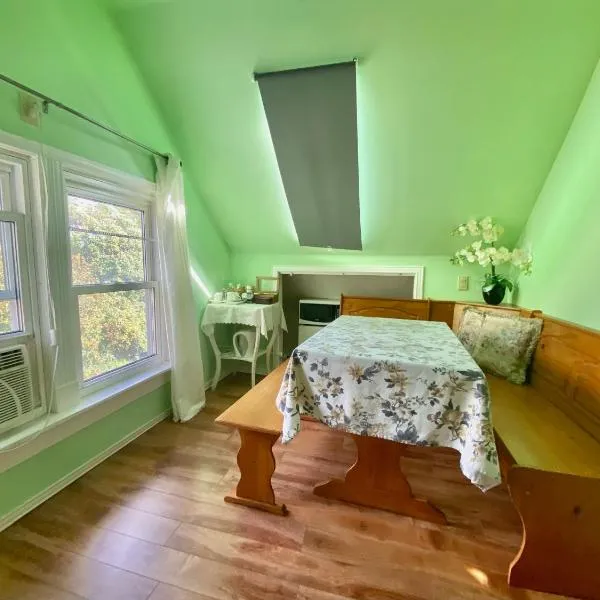 Cozy 1-bedroom loft with falls view 4mins to falls、ナイアガラ・フォールズのホテル