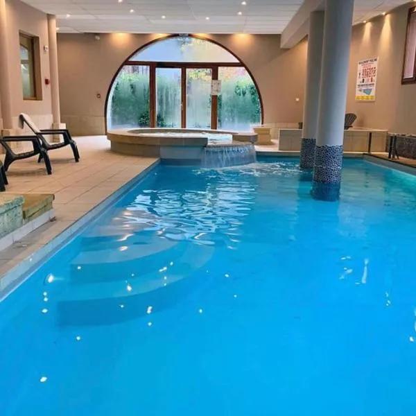 Le Rioumajou 2 - Grand T4 - Piscine - Centre St Lary, hotel v destinácii Saint-Lary-Soulan